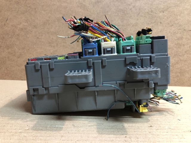 bontott HONDA CIVIC VIII Biztosítéktábla Utastér