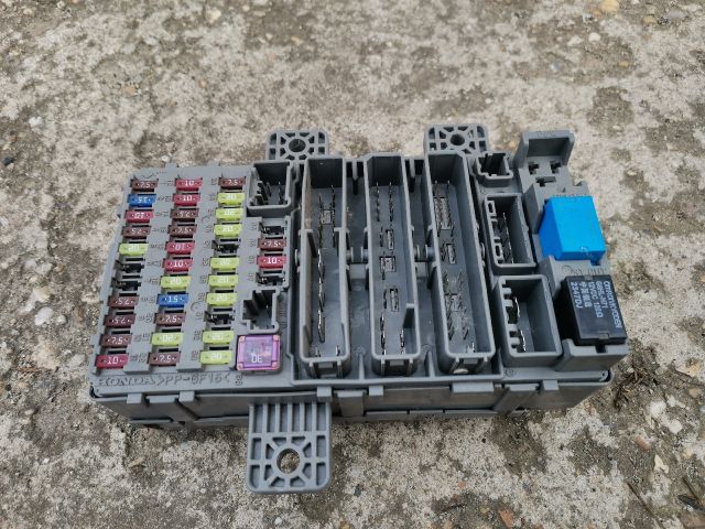 bontott HONDA CIVIC VIII Biztosítéktábla Utastér