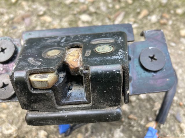 bontott HONDA CIVIC VIII Csomagtérajtó Zárbetét