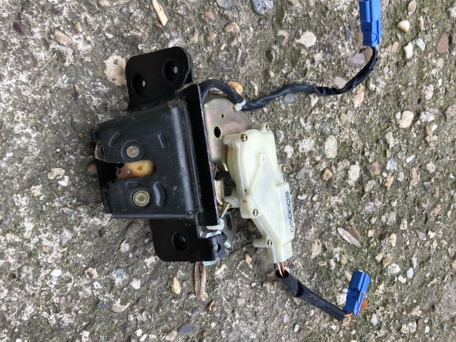 bontott HONDA CIVIC VIII Csomagtérajtó Zárbetét