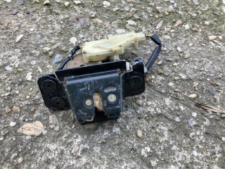 bontott HONDA CIVIC VIII Csomagtérajtó Zárbetét