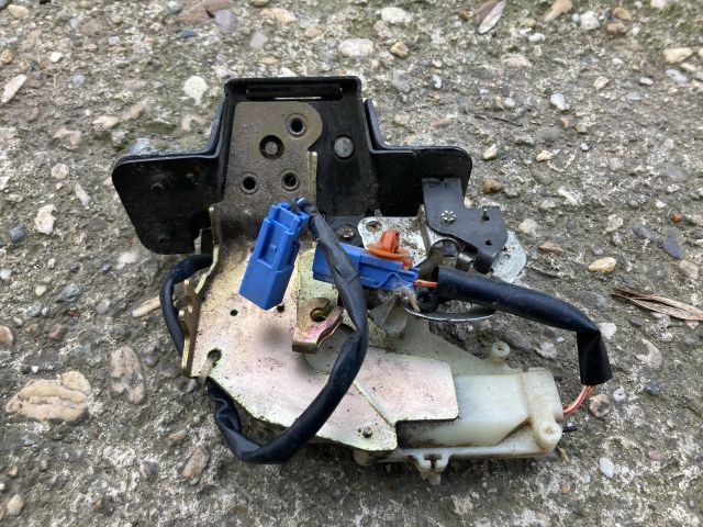 bontott HONDA CIVIC VIII Csomagtérajtó Zárbetét