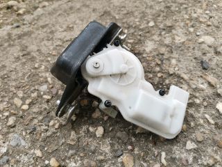 bontott HONDA CIVIC VIII Csomagtérajtó Zárszerkezet