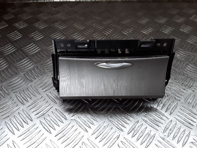 bontott HONDA CIVIC VIII Első Hamutartó