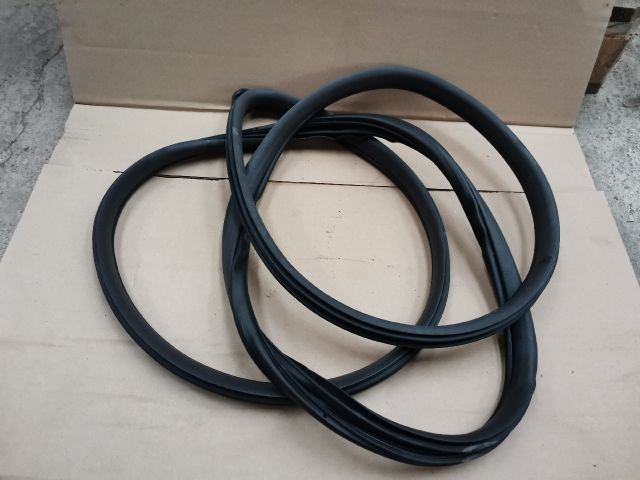 bontott HONDA CIVIC VIII Jobb első Gumikéder