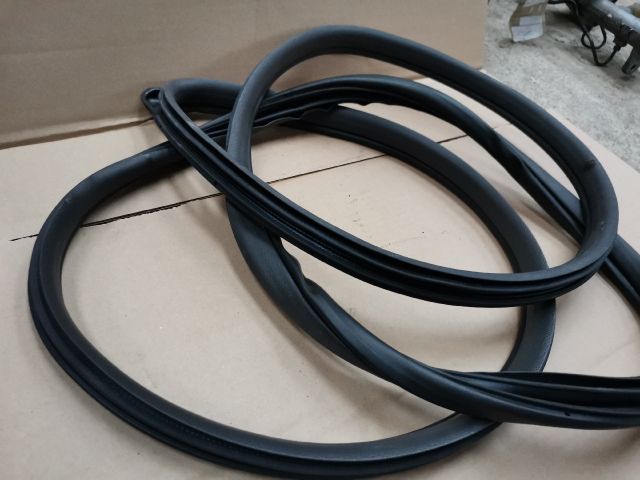 bontott HONDA CIVIC VIII Jobb első Gumikéder