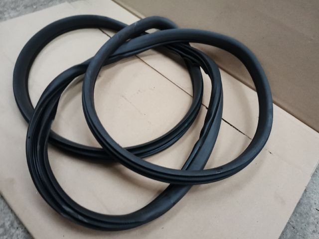 bontott HONDA CIVIC VIII Jobb első Gumikéder