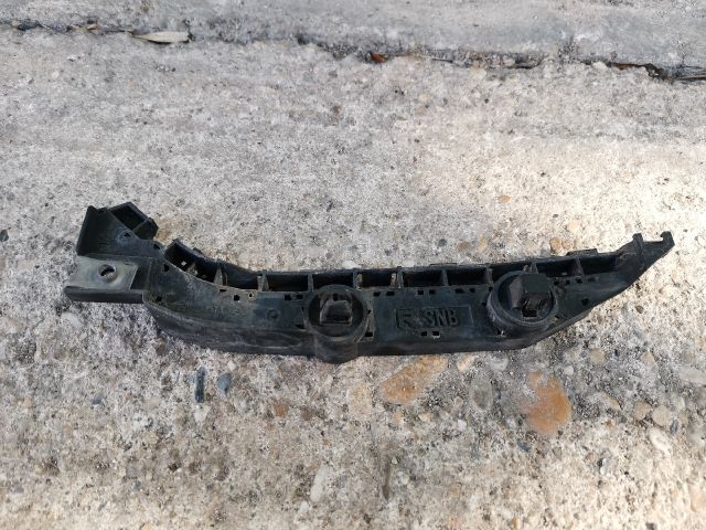 bontott HONDA CIVIC VIII Jobb első Lökhárító Tartó (Műanyag)