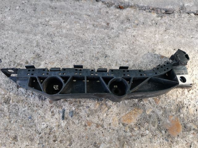 bontott HONDA CIVIC VIII Jobb első Lökhárító Tartó (Műanyag)