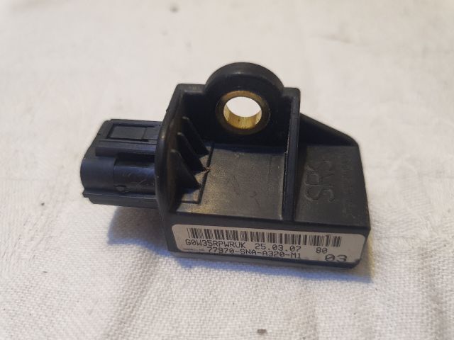 bontott HONDA CIVIC VIII Központi Ütközés Érzékelő