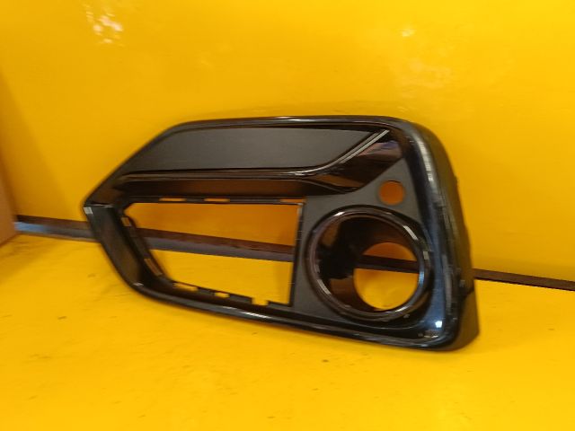 bontott HONDA CIVIC X Bal Ködlámpa Rács