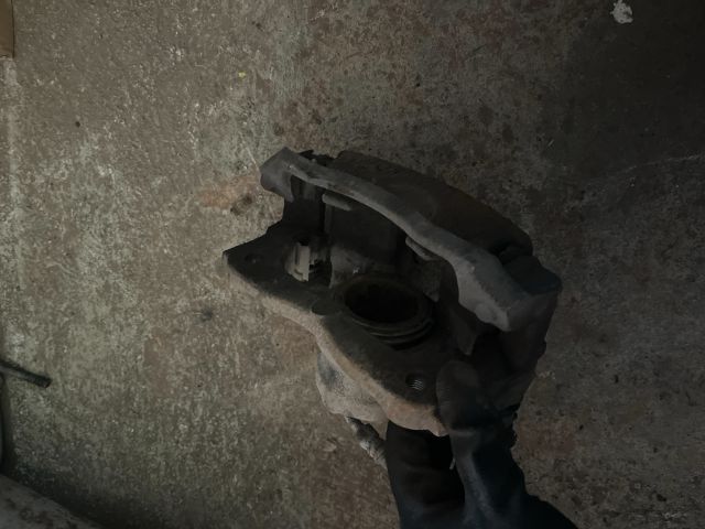 bontott HONDA CR-V Bal első Féknyereg Munkahengerrel