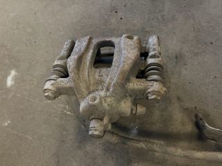 bontott HONDA CR-V Bal hátsó Féknyereg Munkahengerrel