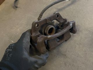 bontott HONDA CR-V Bal hátsó Féknyereg Munkahengerrel