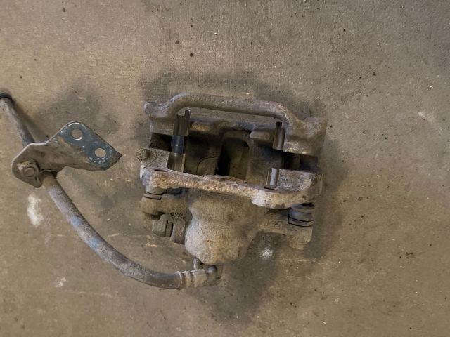 bontott HONDA CR-V Bal hátsó Féknyereg Munkahengerrel