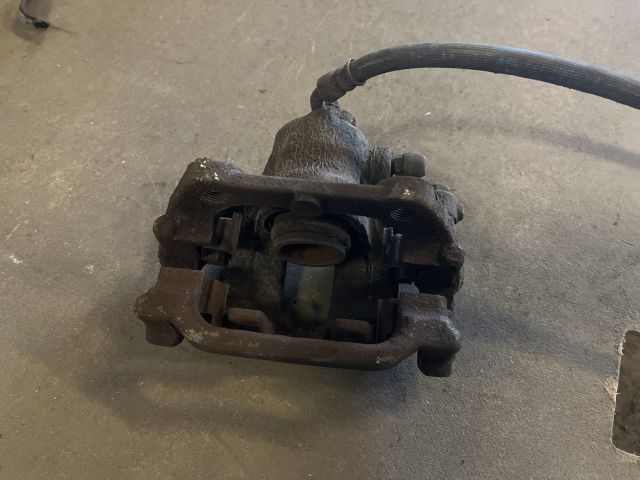 bontott HONDA CR-V Bal hátsó Féknyereg Munkahengerrel