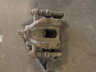 bontott HONDA CR-V Bal hátsó Féknyereg Munkahengerrel