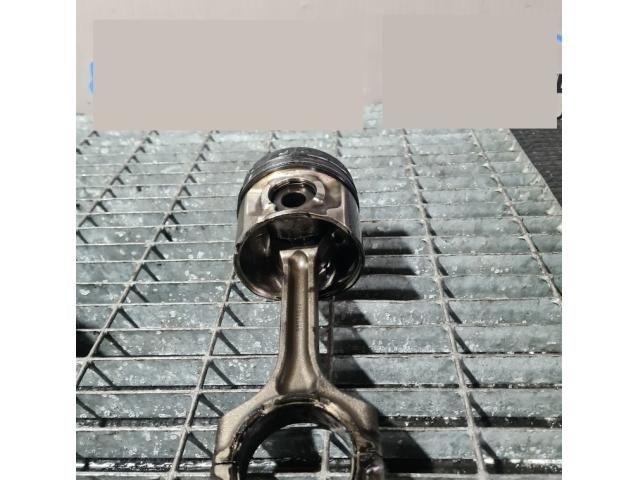 bontott HONDA CR-V Dugattyú