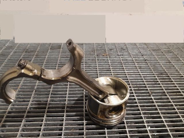 bontott HONDA CR-V Dugattyú