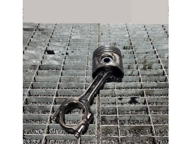 bontott HONDA CR-V Dugattyú