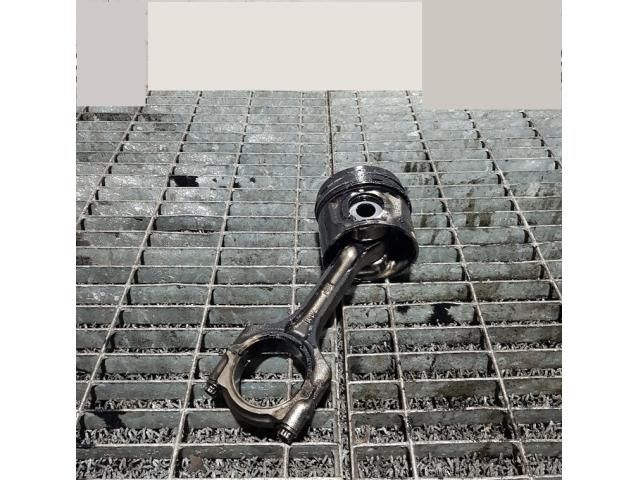 bontott HONDA CR-V Dugattyú