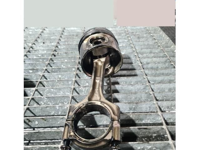 bontott HONDA CR-V Dugattyú