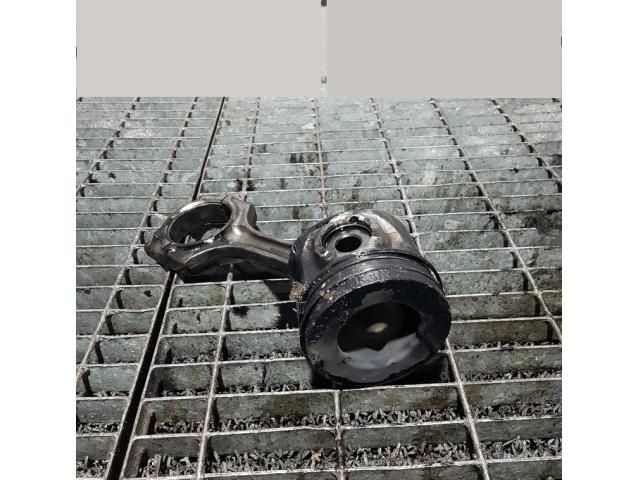 bontott HONDA CR-V Dugattyú