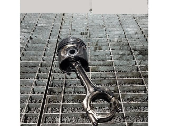 bontott HONDA CR-V Dugattyú