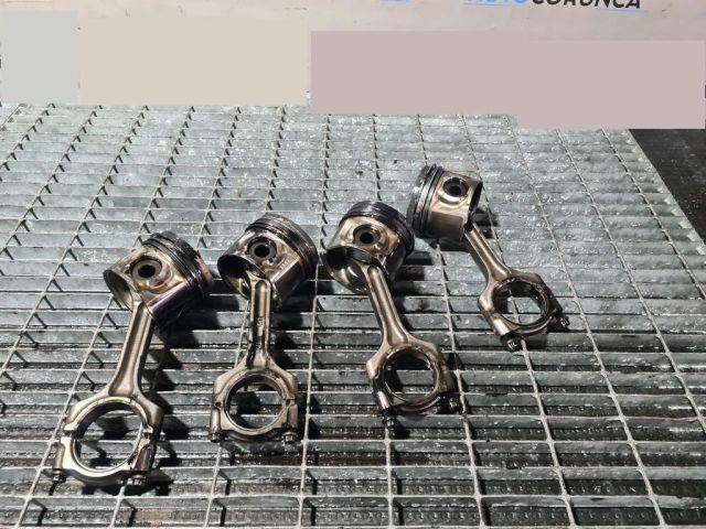 bontott HONDA CR-V Dugattyú