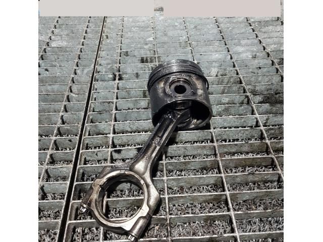 bontott HONDA CR-V Dugattyú