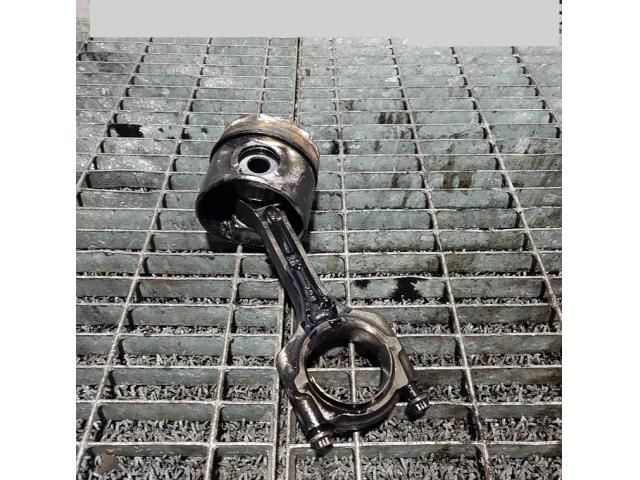 bontott HONDA CR-V Dugattyú