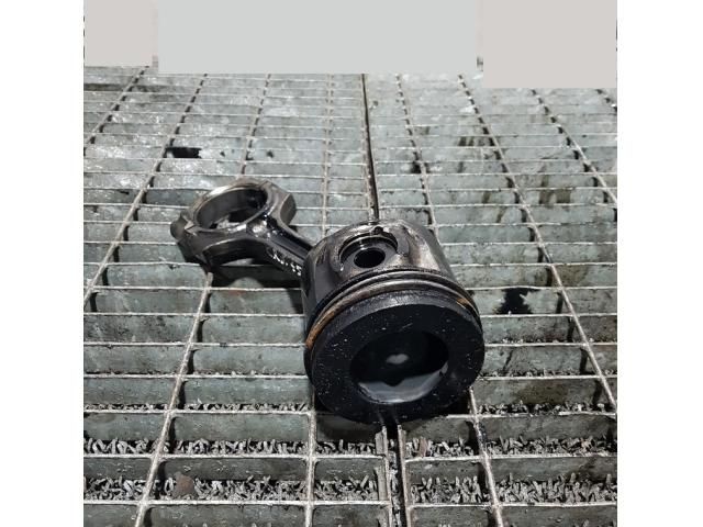 bontott HONDA CR-V Dugattyú