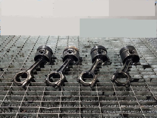 bontott HONDA CR-V Dugattyú