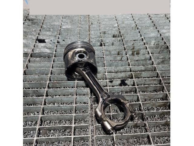 bontott HONDA CR-V Dugattyú