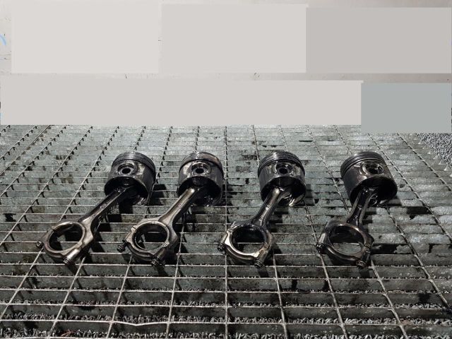 bontott HONDA CR-V Dugattyú