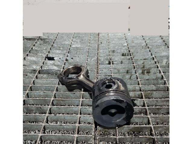 bontott HONDA CR-V Dugattyú