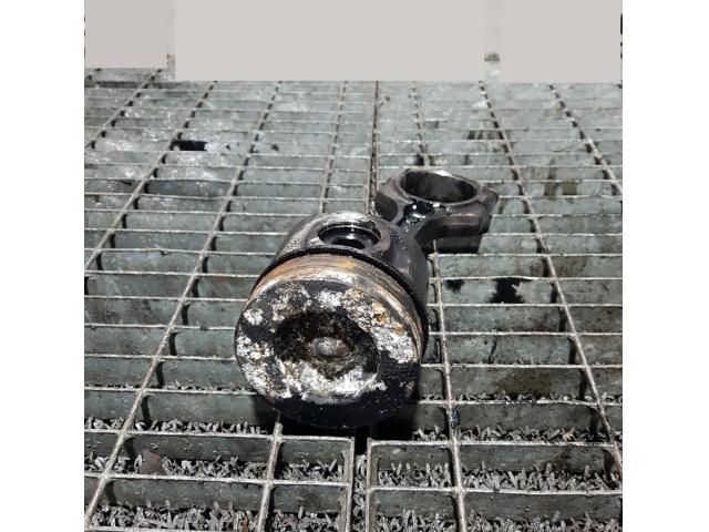 bontott HONDA CR-V Dugattyú