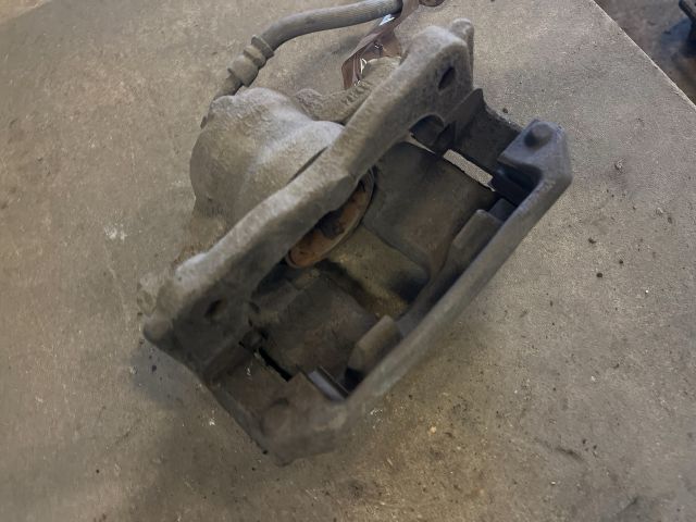 bontott HONDA CR-V Jobb első Féknyereg Munkahengerrel