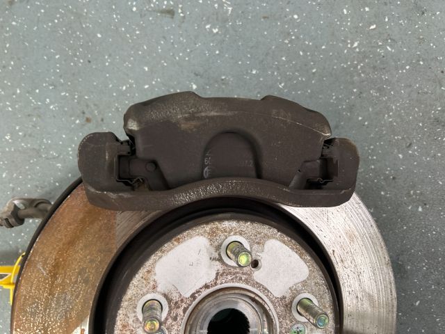 bontott HONDA CR-V Jobb első Féknyereg Munkahengerrel