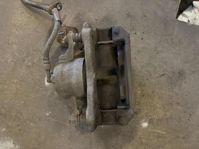 bontott HONDA CR-V Jobb első Féknyereg Munkahengerrel