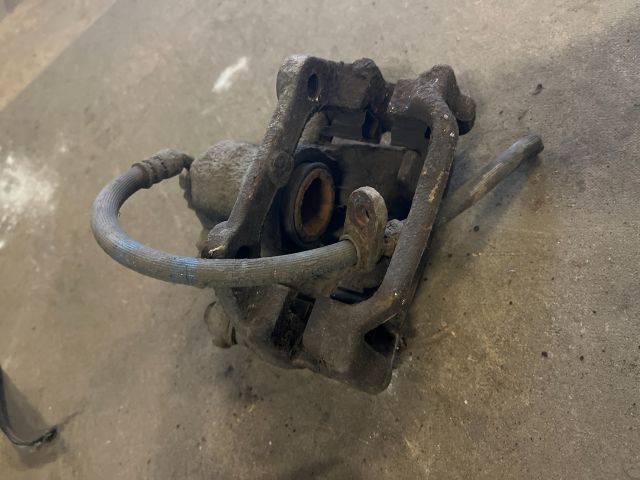 bontott HONDA CR-V Jobb hátsó Féknyereg Munkahengerrel