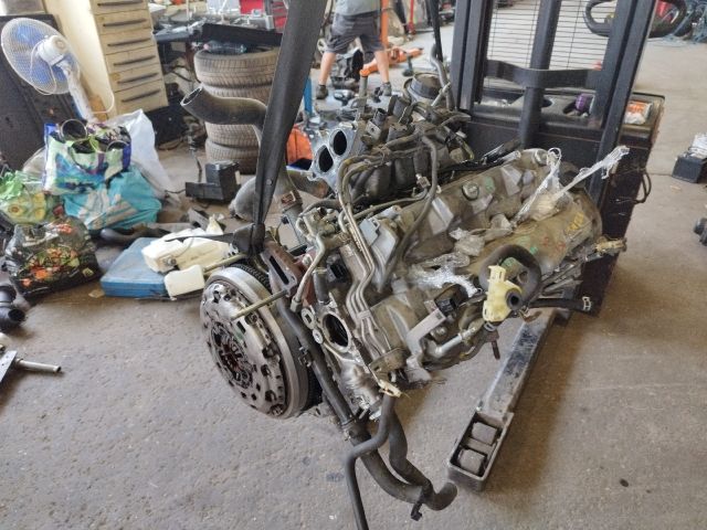 bontott HONDA CR-V Motor (Fűzött blokk hengerfejjel)