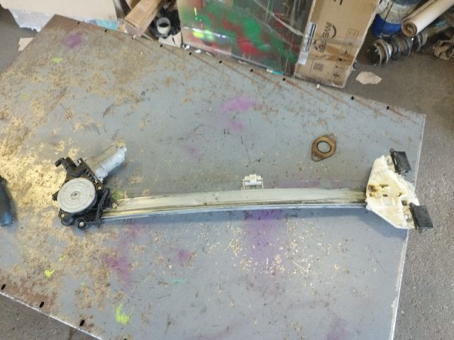 bontott HONDA CR-V Bal első Ablakemelő Szerkezet (Elektromos)