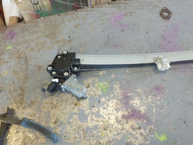 bontott HONDA CR-V Bal első Ablakemelő Szerkezet (Elektromos)