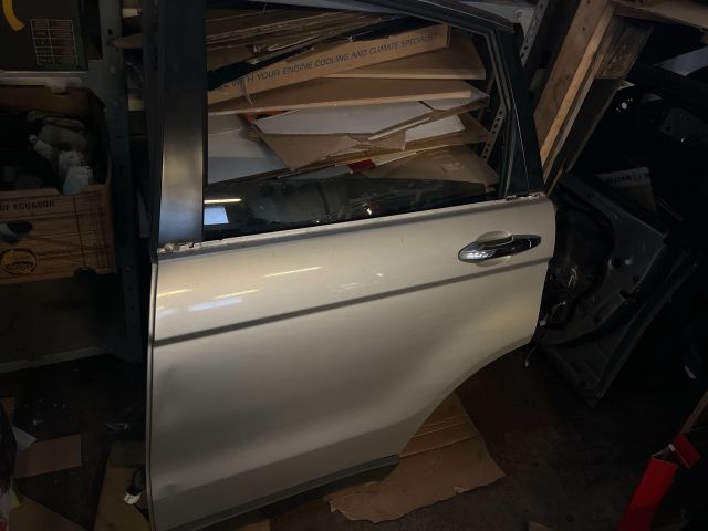 bontott HONDA CR-V Bal hátsó Ajtó (Üres lemez)