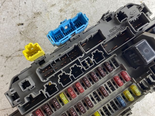 bontott HONDA CR-V Biztosítéktábla Doboz