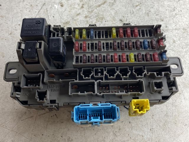 bontott HONDA CR-V Biztosítéktábla Doboz