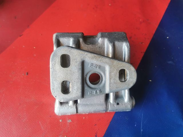 bontott HONDA CR-V Csomagtérajtó Zsanér