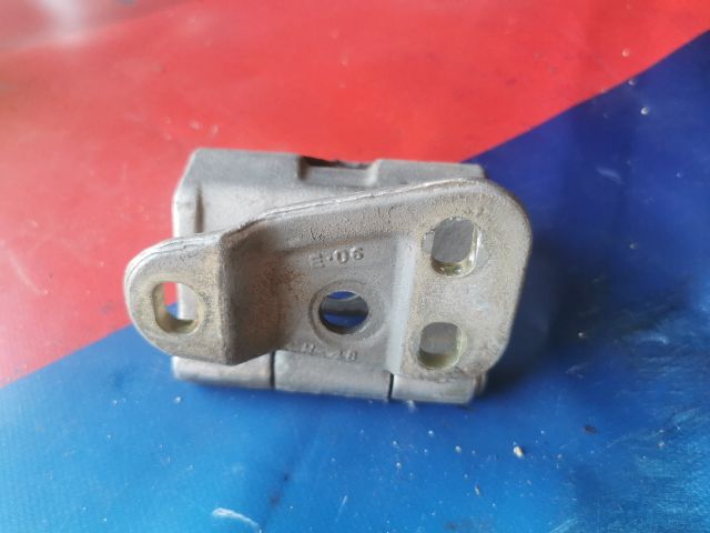 bontott HONDA CR-V Csomagtérajtó Zsanér