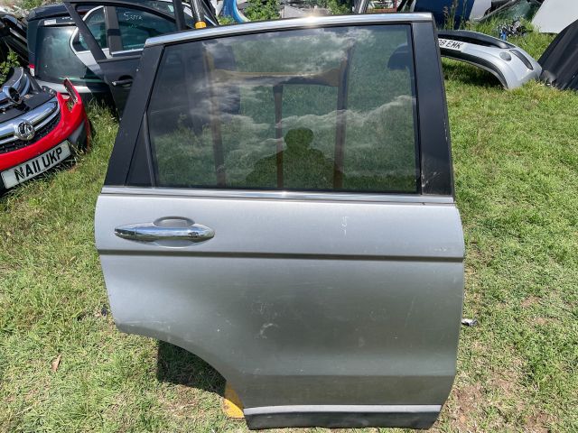 bontott HONDA CR-V Jobb hátsó Ajtó (Részeivel)